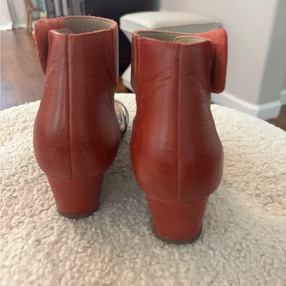 Aetrex Becca ankle strap Wedge Sandal red leather floral size 36  (6.5 women)